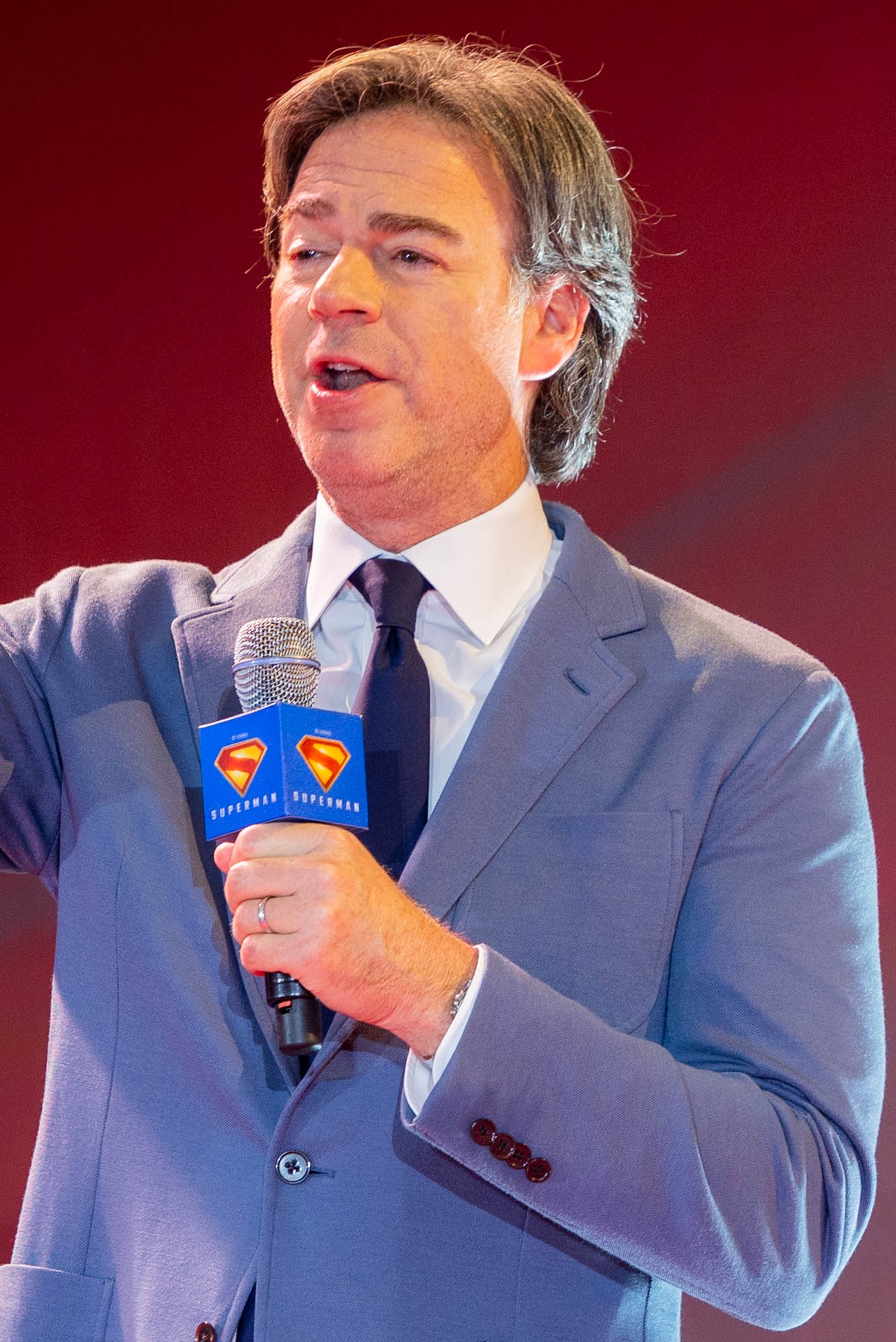 Peter Safran, codirector de DC Studios, durante una entrevista