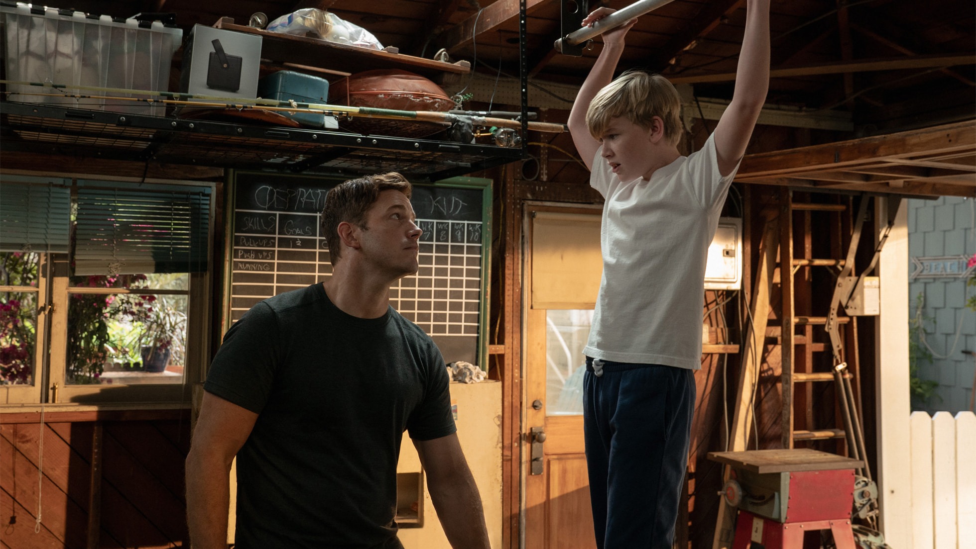 Chris Pratt caracterizado como el tío Jake en Way of the Warrior Kid