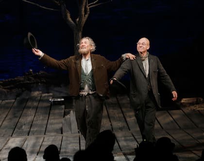 Patrick Stewart junto a Ian McKellen durante una obra de teatro en el West End