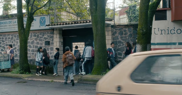 Momento de Nadie nos va a extrañar con los protagonistas en la escuela