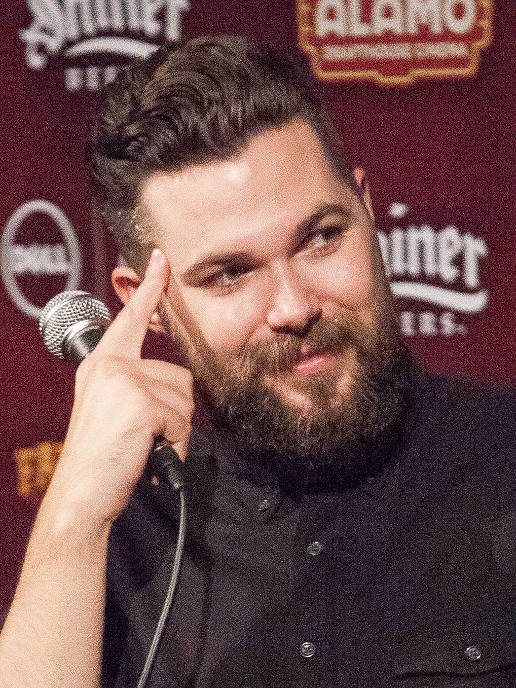 Foto de Robert Eggers en una alfombra roja o evento de cine